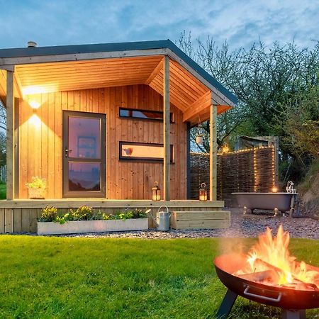 Luxury Glamping Cabin With Outdoor Bath On Cornish Flower Farm Truro Extérieur photo