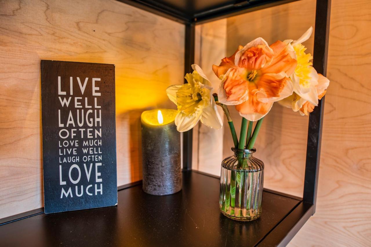 Luxury Glamping Cabin With Outdoor Bath On Cornish Flower Farm Truro Extérieur photo