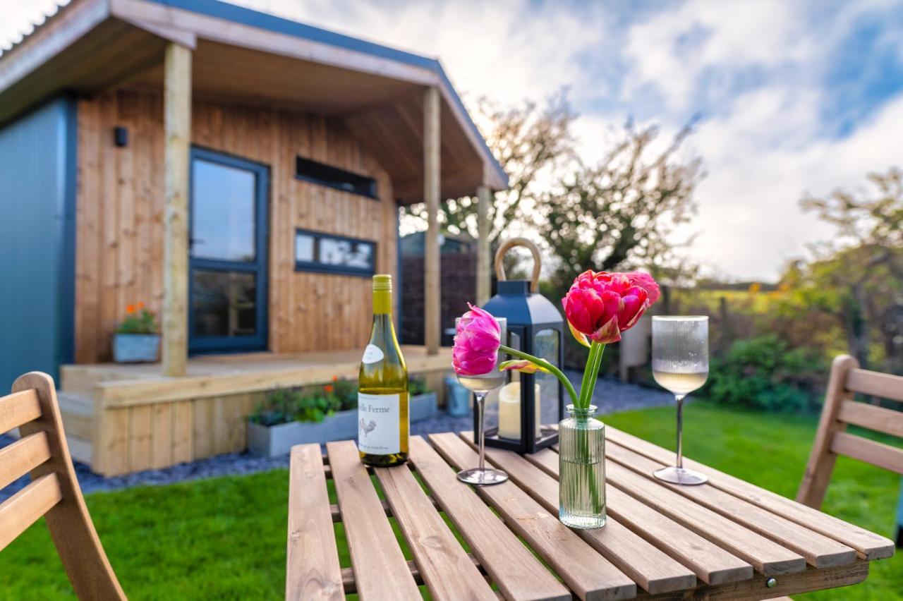Luxury Glamping Cabin With Outdoor Bath On Cornish Flower Farm Truro Extérieur photo