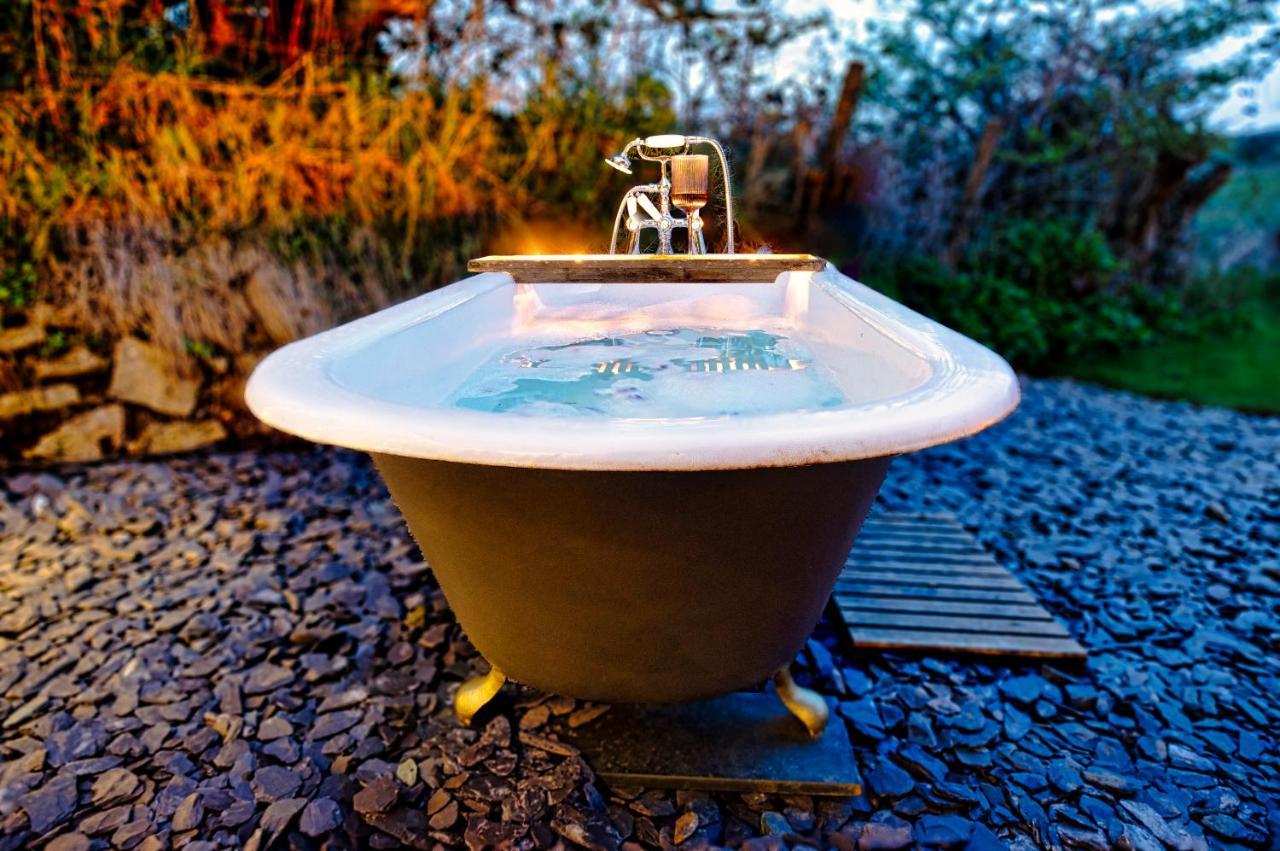 Luxury Glamping Cabin With Outdoor Bath On Cornish Flower Farm Truro Extérieur photo