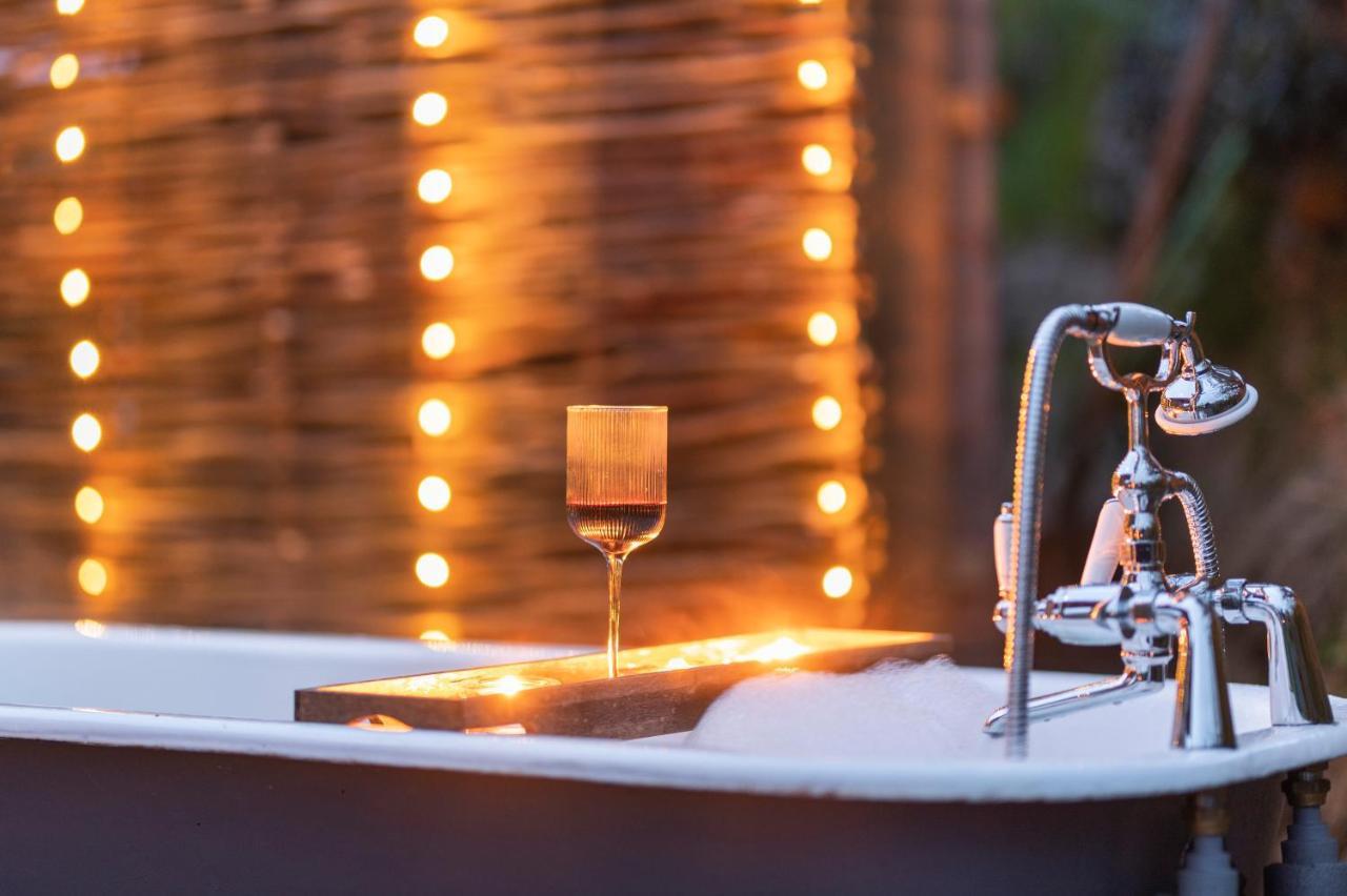 Luxury Glamping Cabin With Outdoor Bath On Cornish Flower Farm Truro Extérieur photo