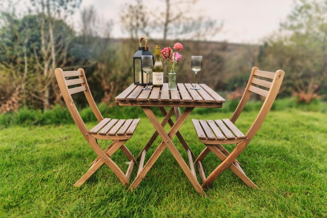 Luxury Glamping Cabin With Outdoor Bath On Cornish Flower Farm Truro Extérieur photo
