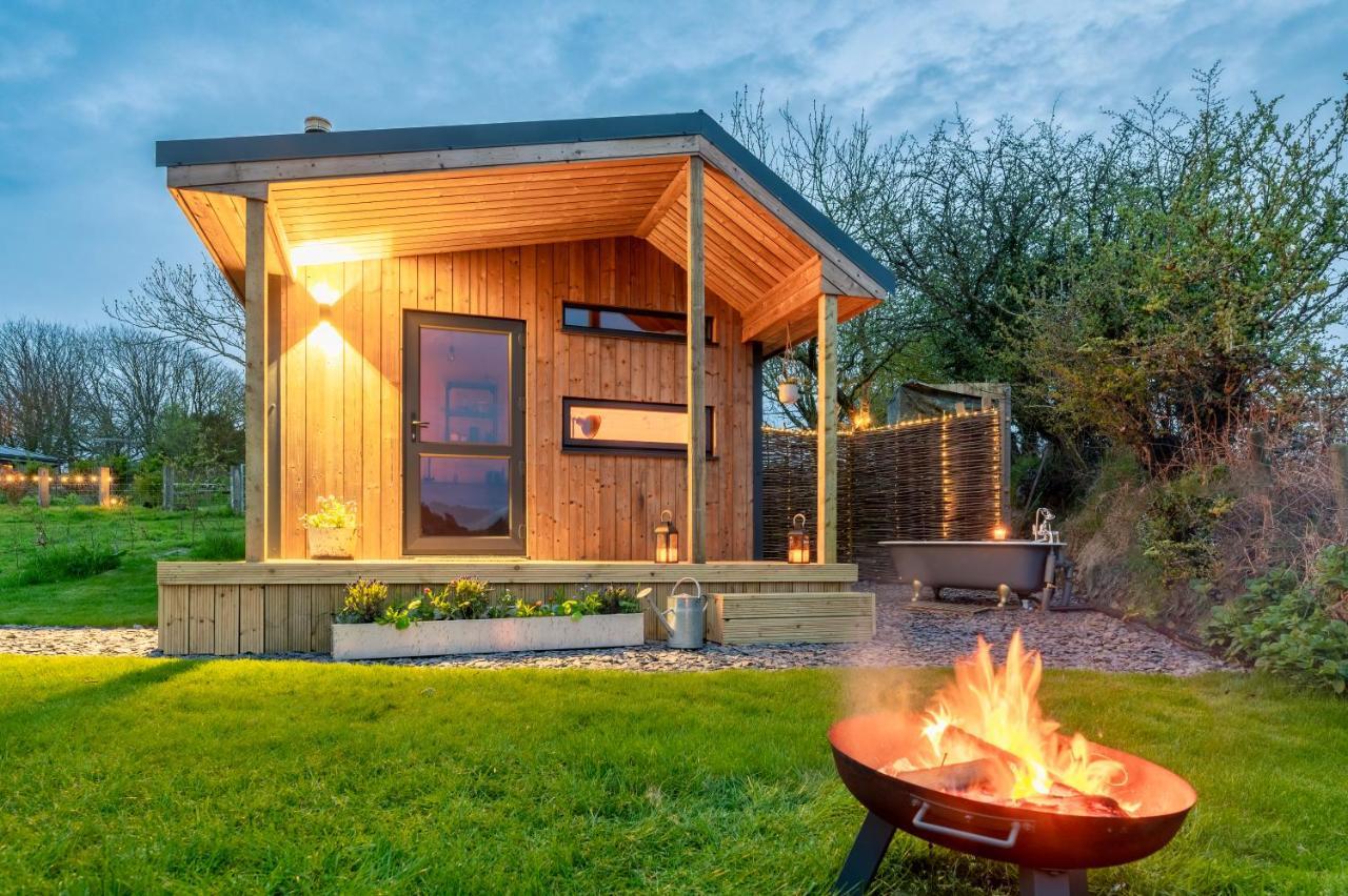 Luxury Glamping Cabin With Outdoor Bath On Cornish Flower Farm Truro Extérieur photo