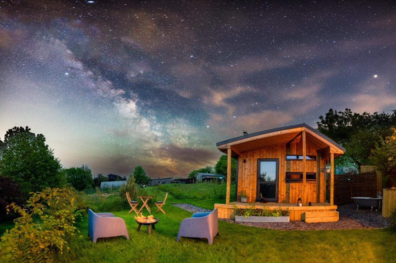 Luxury Glamping Cabin With Outdoor Bath On Cornish Flower Farm Truro Extérieur photo