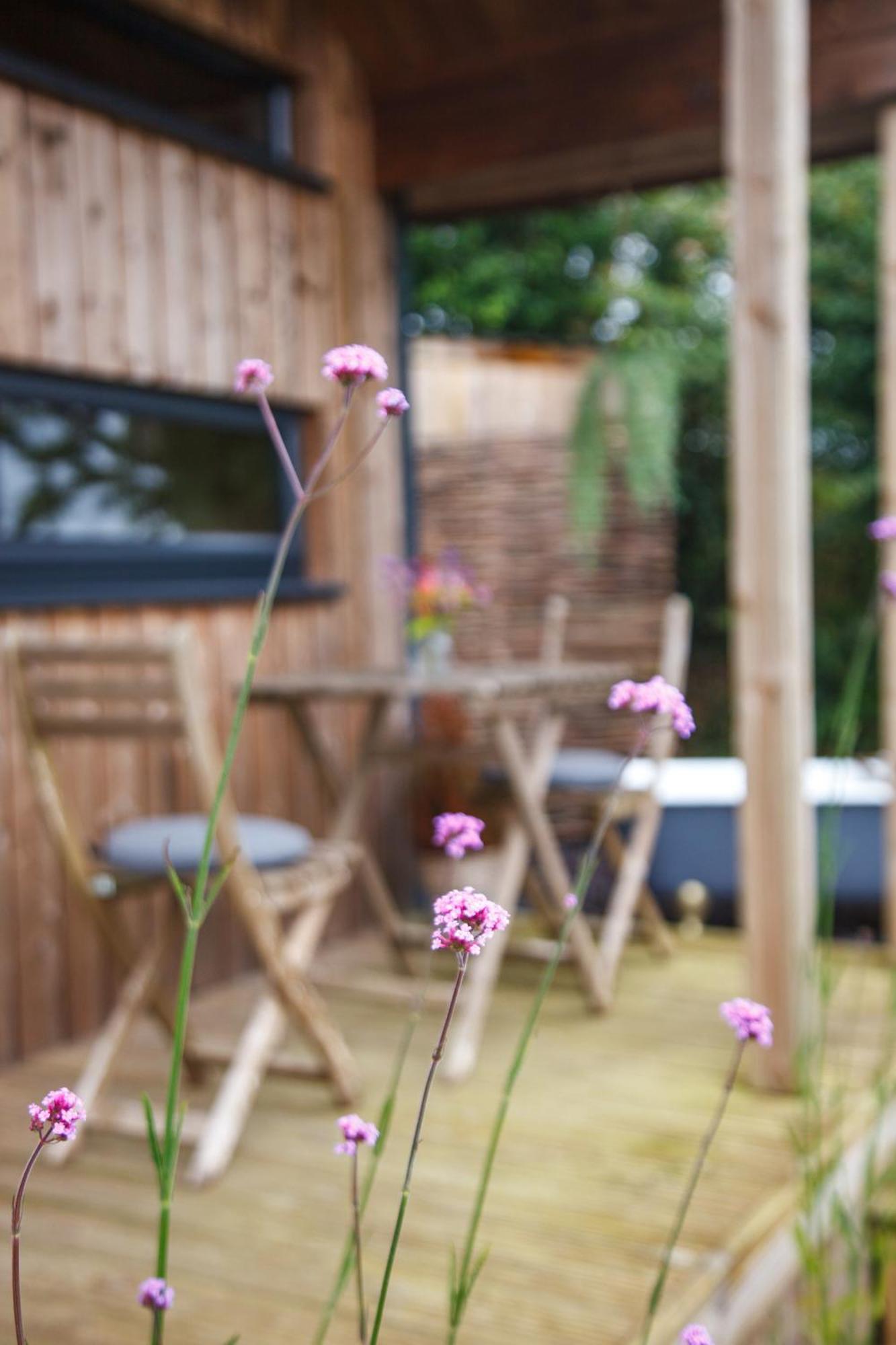Luxury Glamping Cabin With Outdoor Bath On Cornish Flower Farm Truro Extérieur photo