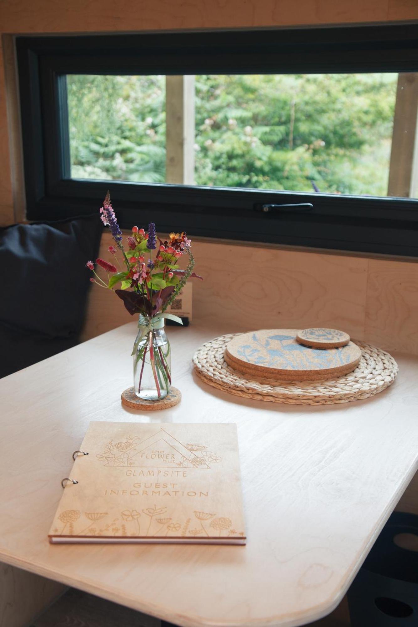 Luxury Glamping Cabin With Outdoor Bath On Cornish Flower Farm Truro Extérieur photo