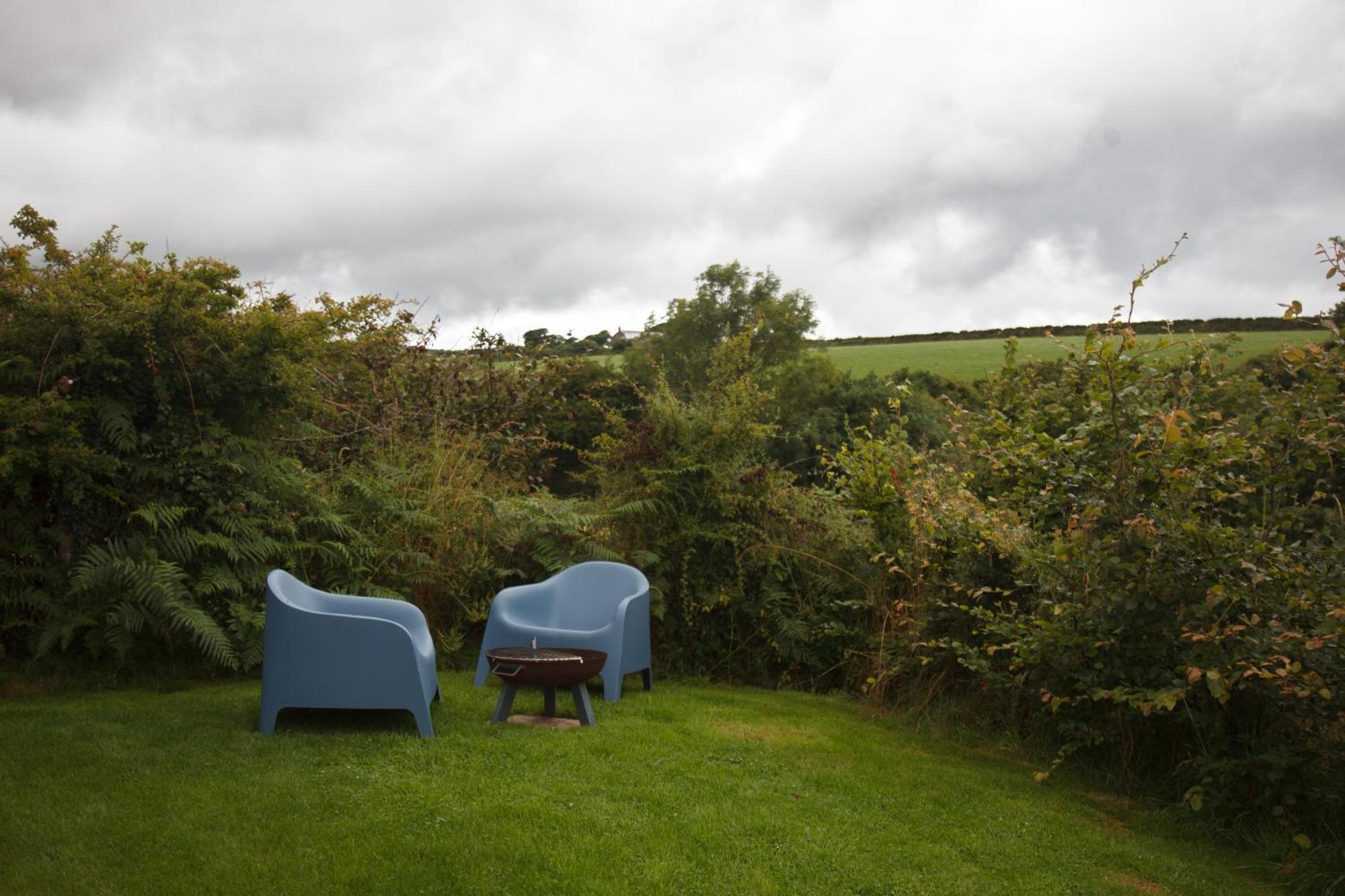 Luxury Glamping Cabin With Outdoor Bath On Cornish Flower Farm Truro Extérieur photo
