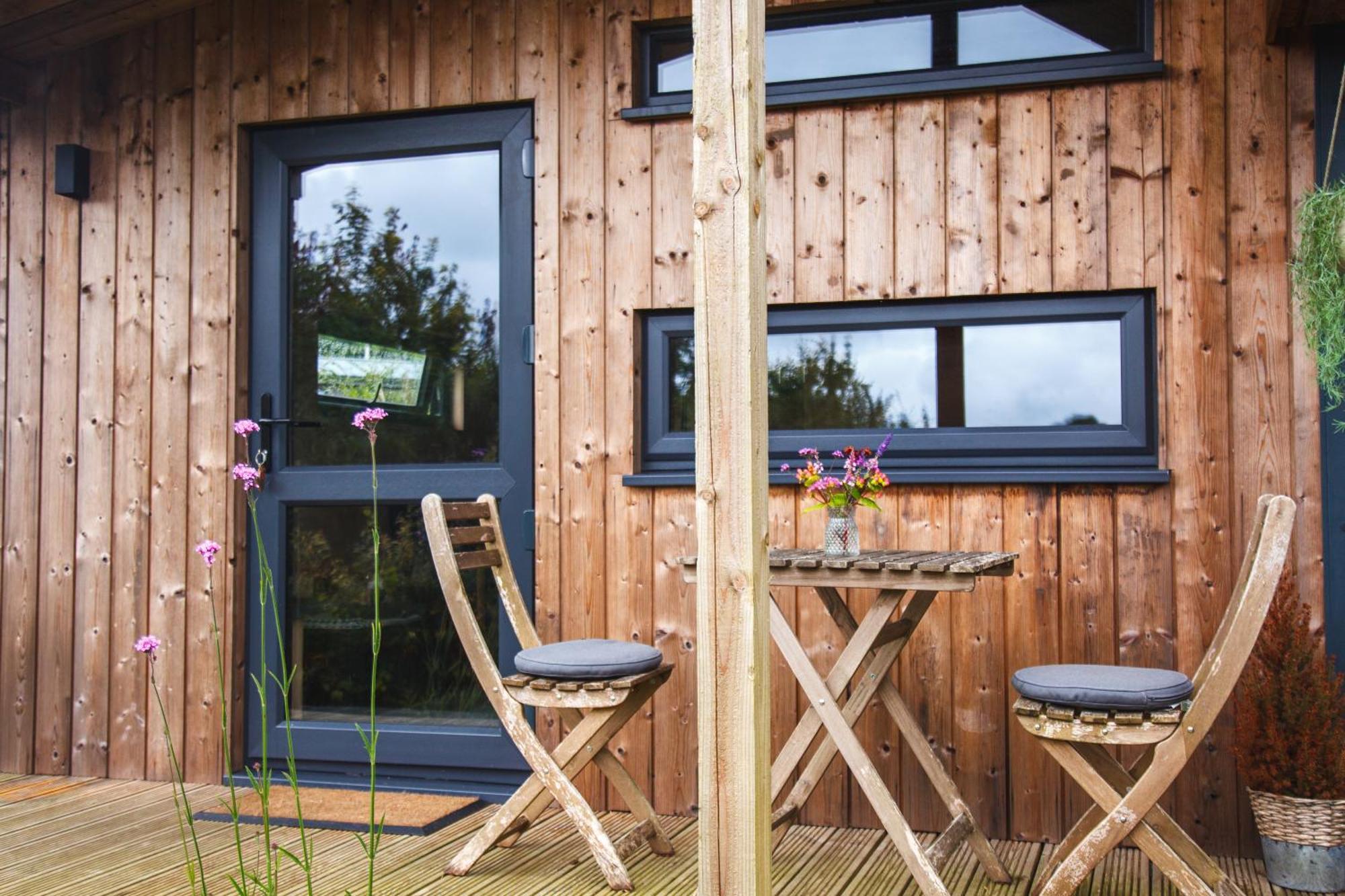 Luxury Glamping Cabin With Outdoor Bath On Cornish Flower Farm Truro Extérieur photo