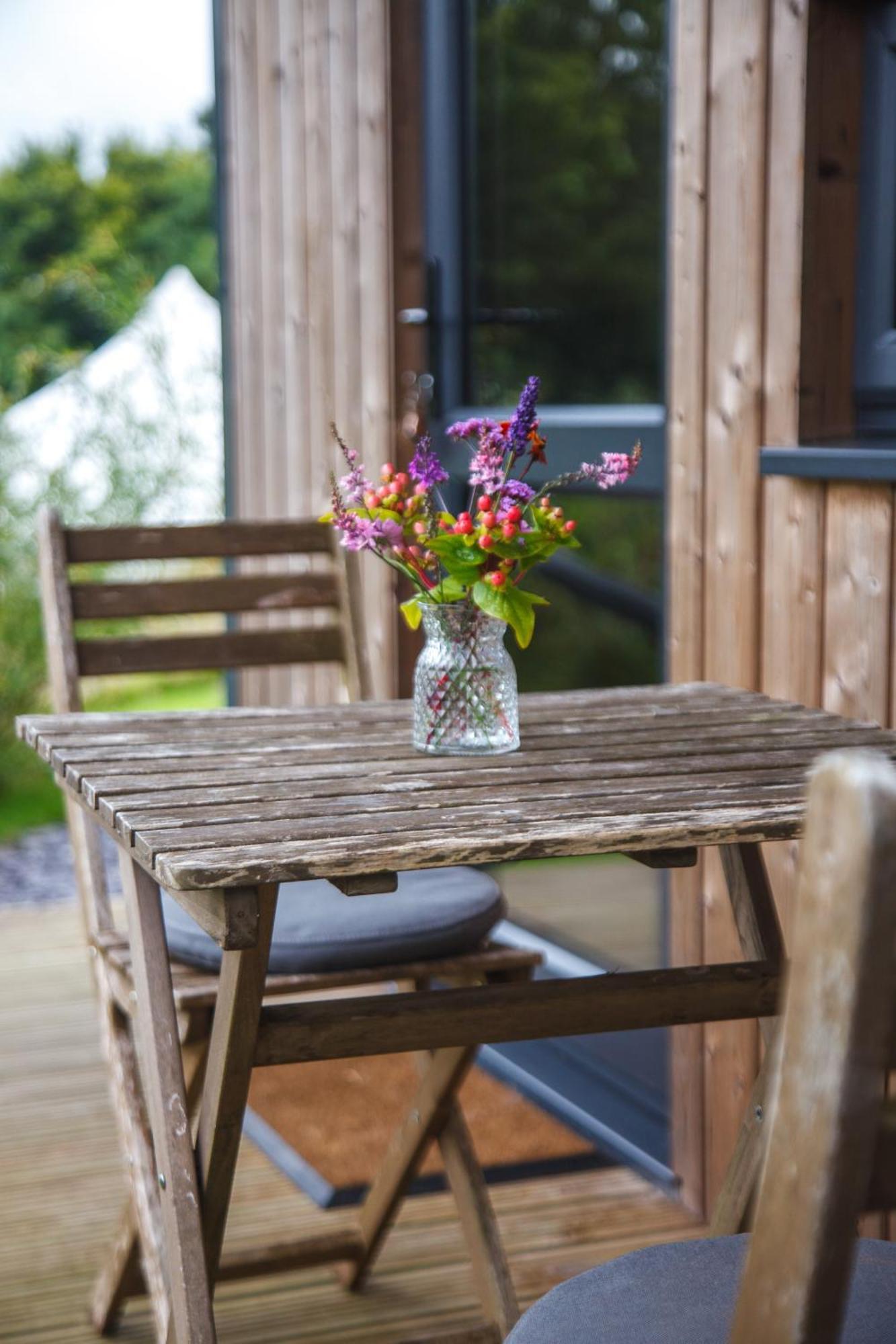 Luxury Glamping Cabin With Outdoor Bath On Cornish Flower Farm Truro Extérieur photo